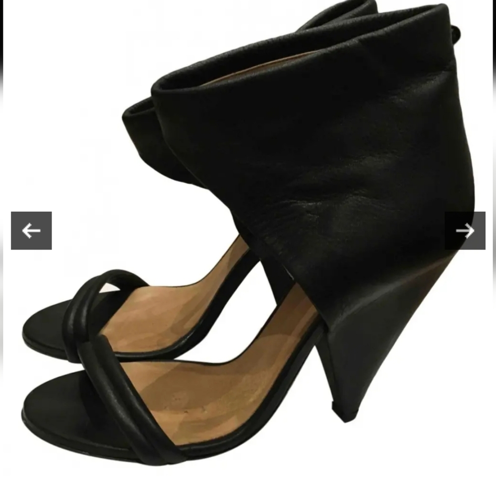 Isabel Marant Vintage Black leather ankle Strap heels